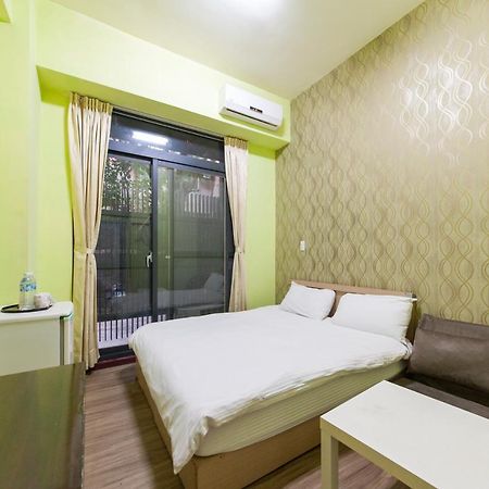 Fengjia Qing Su Homestay Đài Trung Ngoại thất bức ảnh