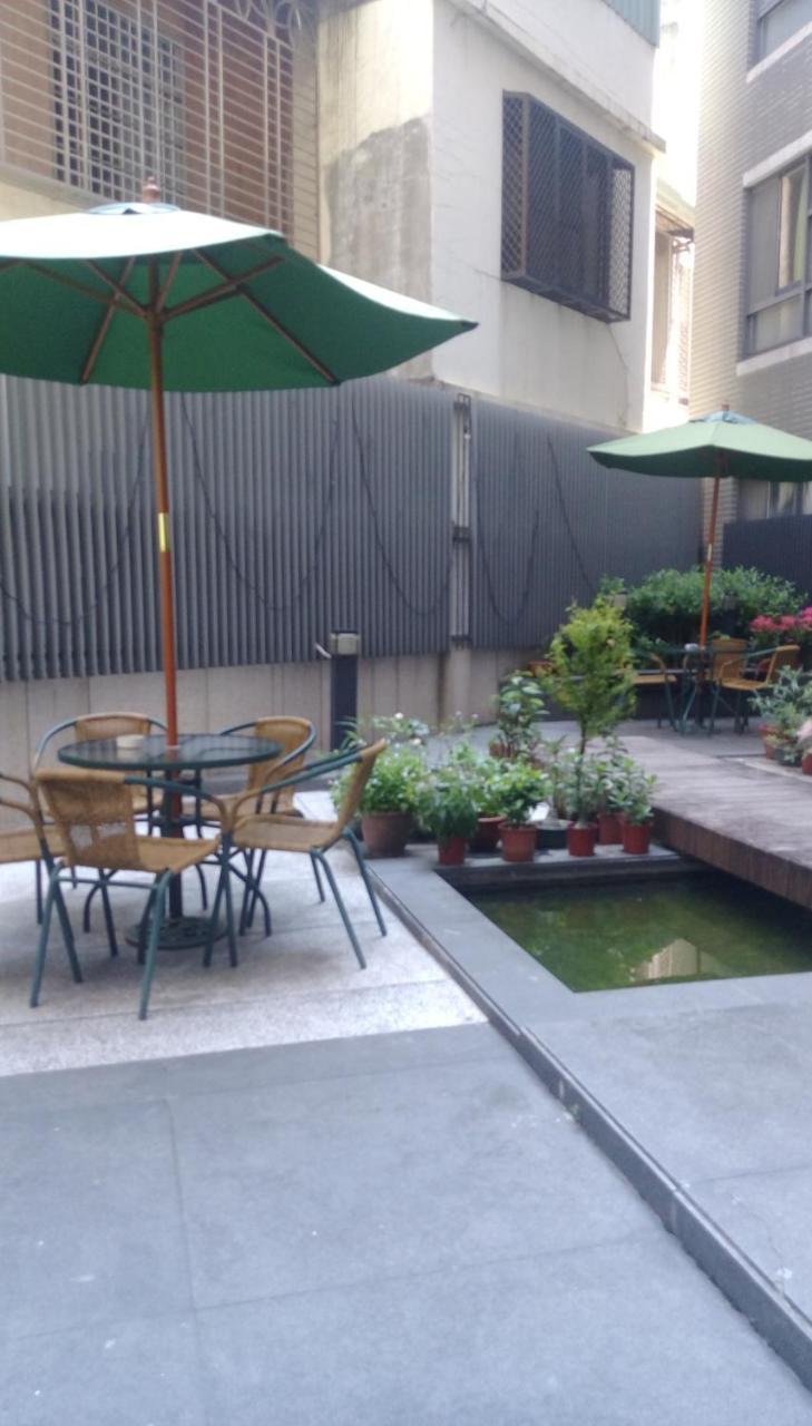 Fengjia Qing Su Homestay Đài Trung Ngoại thất bức ảnh