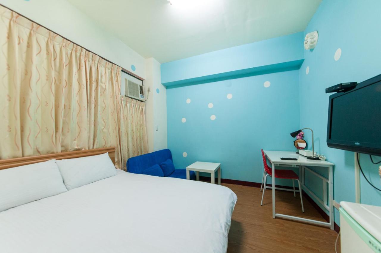 Fengjia Qing Su Homestay Đài Trung Ngoại thất bức ảnh