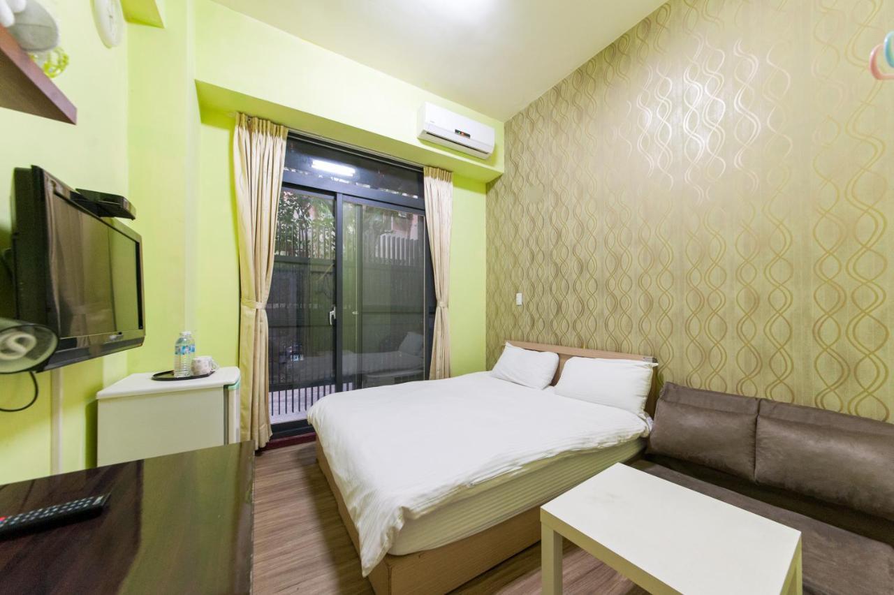 Fengjia Qing Su Homestay Đài Trung Ngoại thất bức ảnh