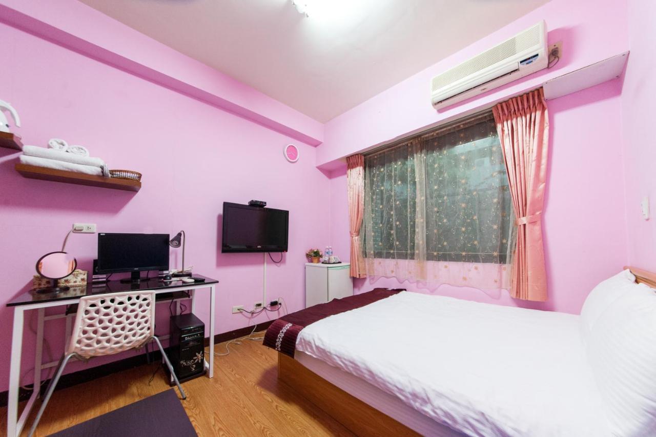 Fengjia Qing Su Homestay Đài Trung Ngoại thất bức ảnh